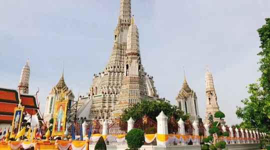 ワットアルン（暁の寺院)